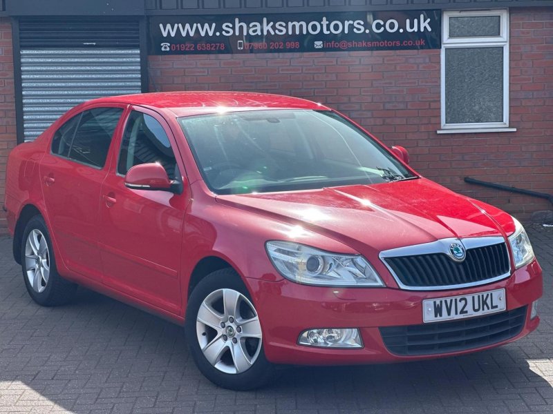 SKODA OCTAVIA 1.6 TDI Elegance Euro 5 5dr